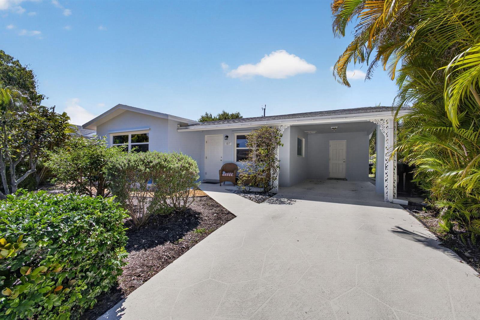 1817 N Ocean Breeze, FL 33460 photo 2