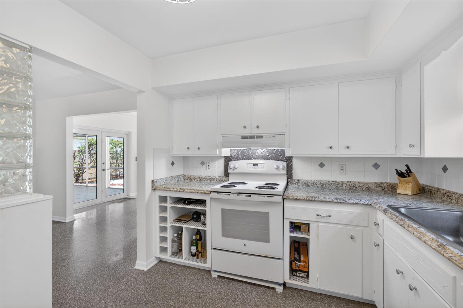1817 N Ocean Breeze, FL 33460 photo 5
