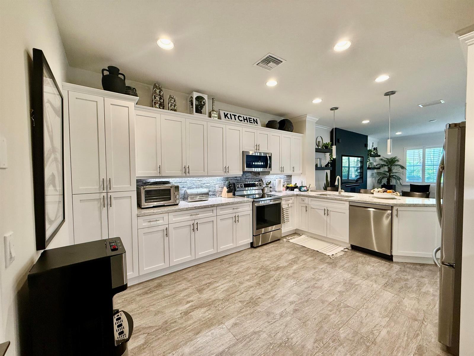 168 Crape Myrtle Lane, Wellington FL 33414 photo 4