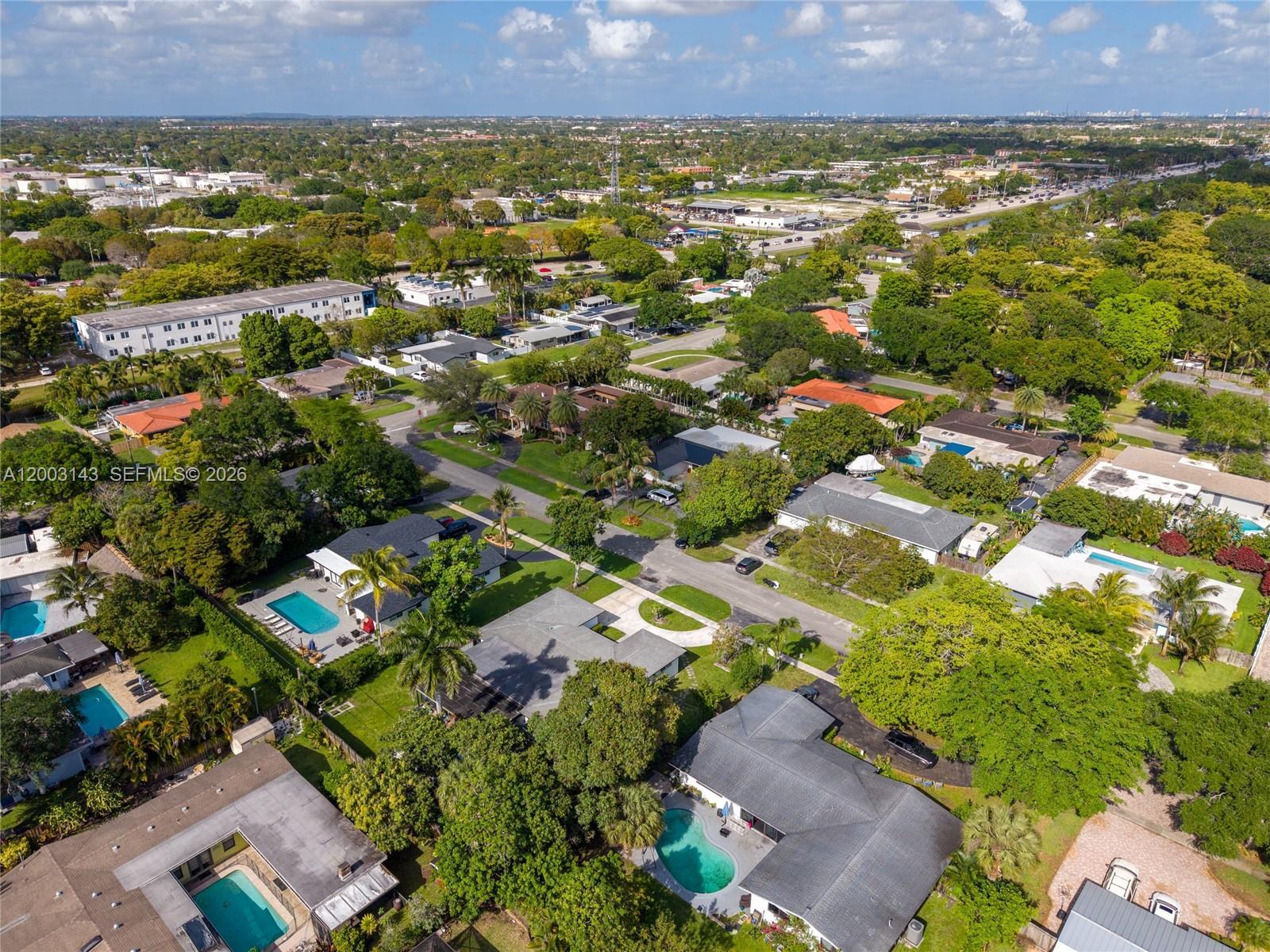 861 NW 67th Ave, Plantation FL 33317