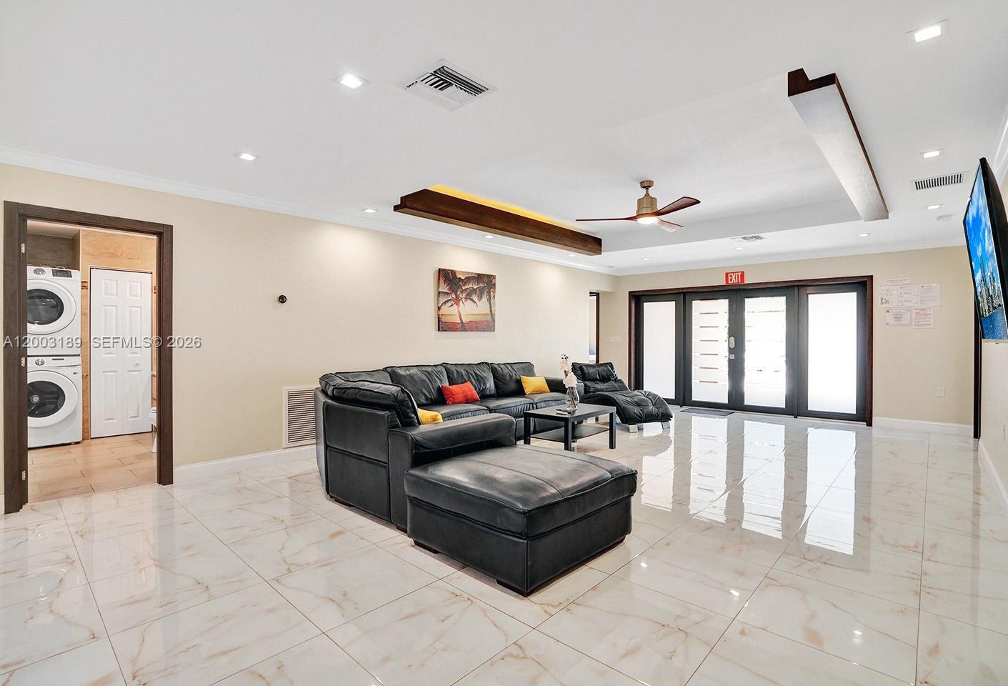 1318 Washington St, Hollywood FL 33019 photo 4