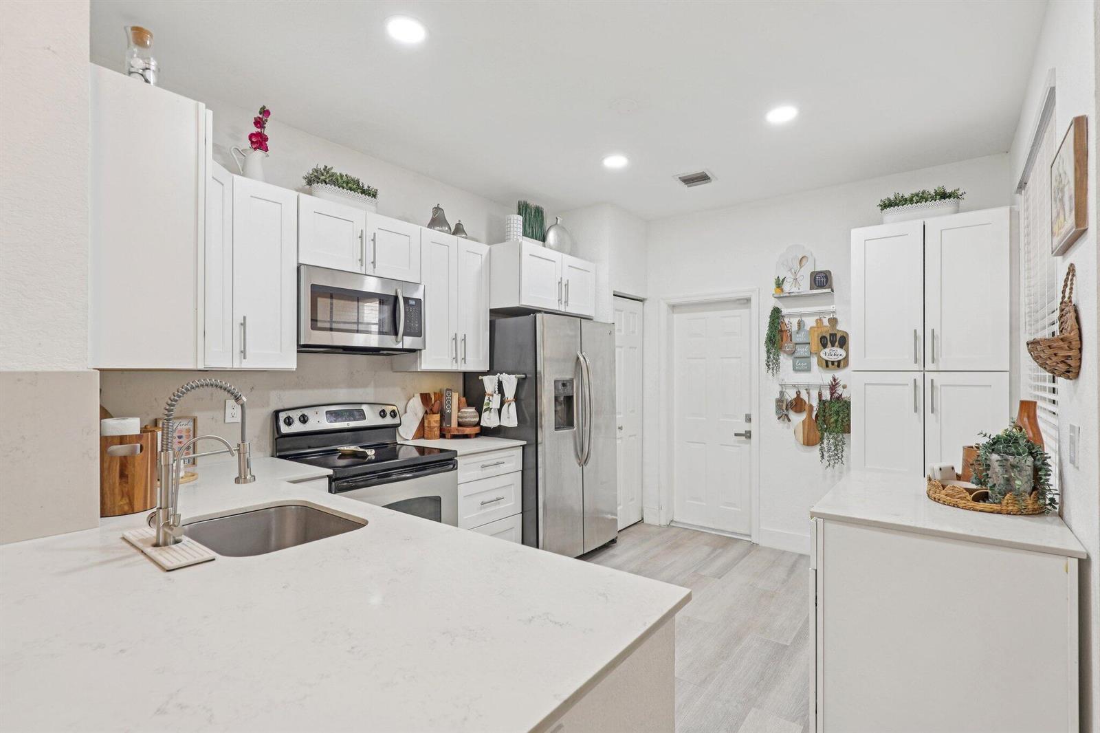 3875 Tree Top Drive, Weston FL 33332 photo 4