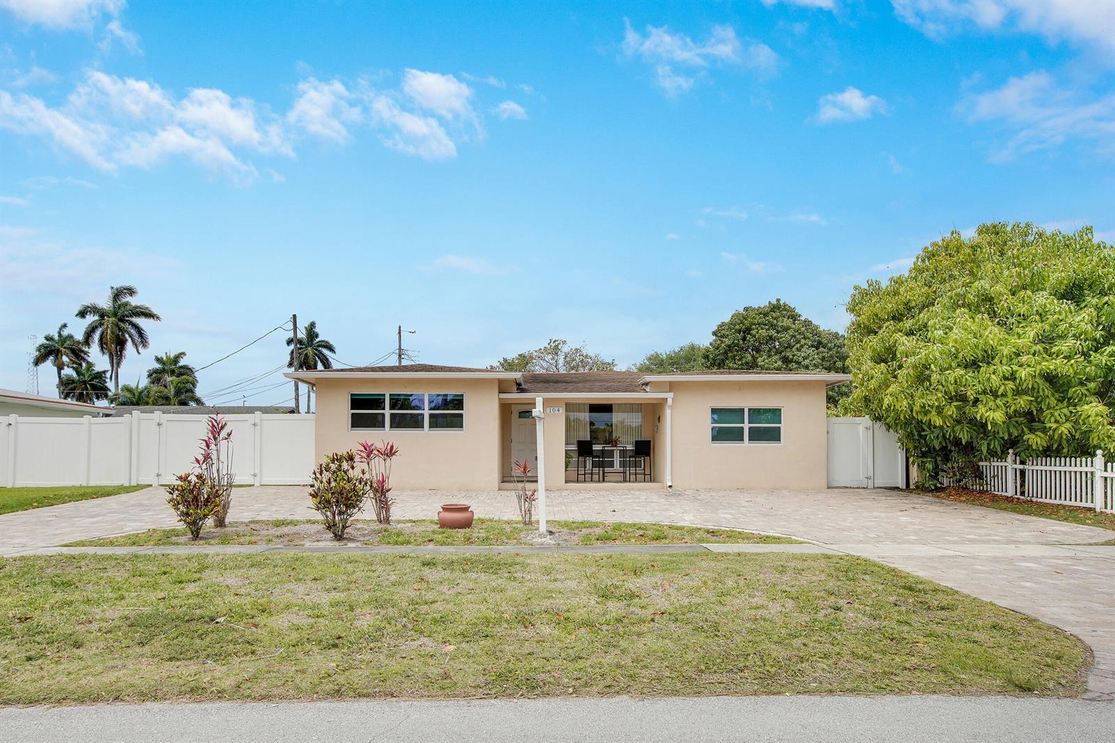104 N 31st Court, Hollywood FL 33021 photo 2