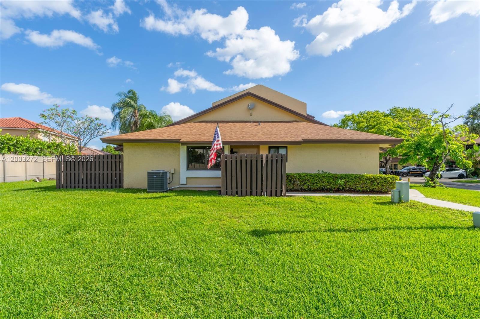 250 SW 97th Ter, Pembroke Pines FL 33025 photo 2