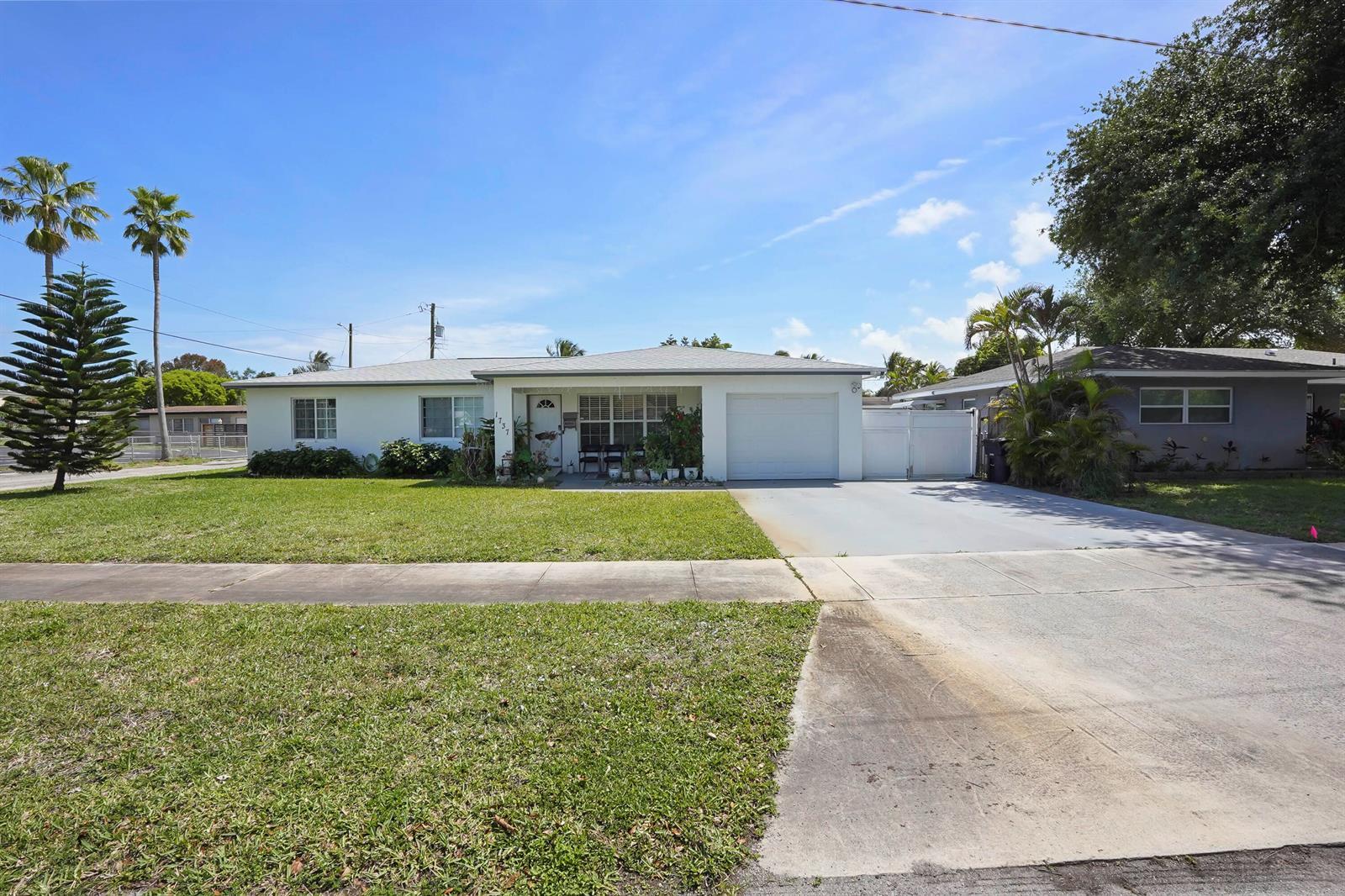 1737 N 14th Avenue N, FL 33460