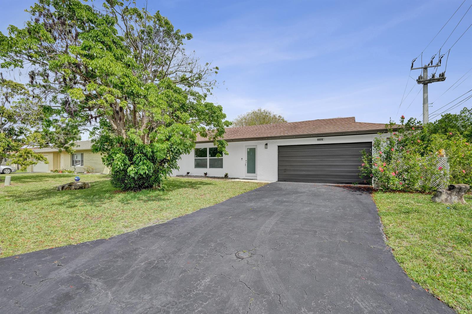 6606 NW 95th Avenue, Tamarac FL 33321 photo 2
