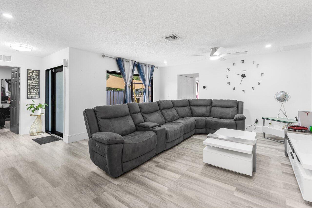 8014 Ambach Way, Hypoluxo FL 33462 photo 5