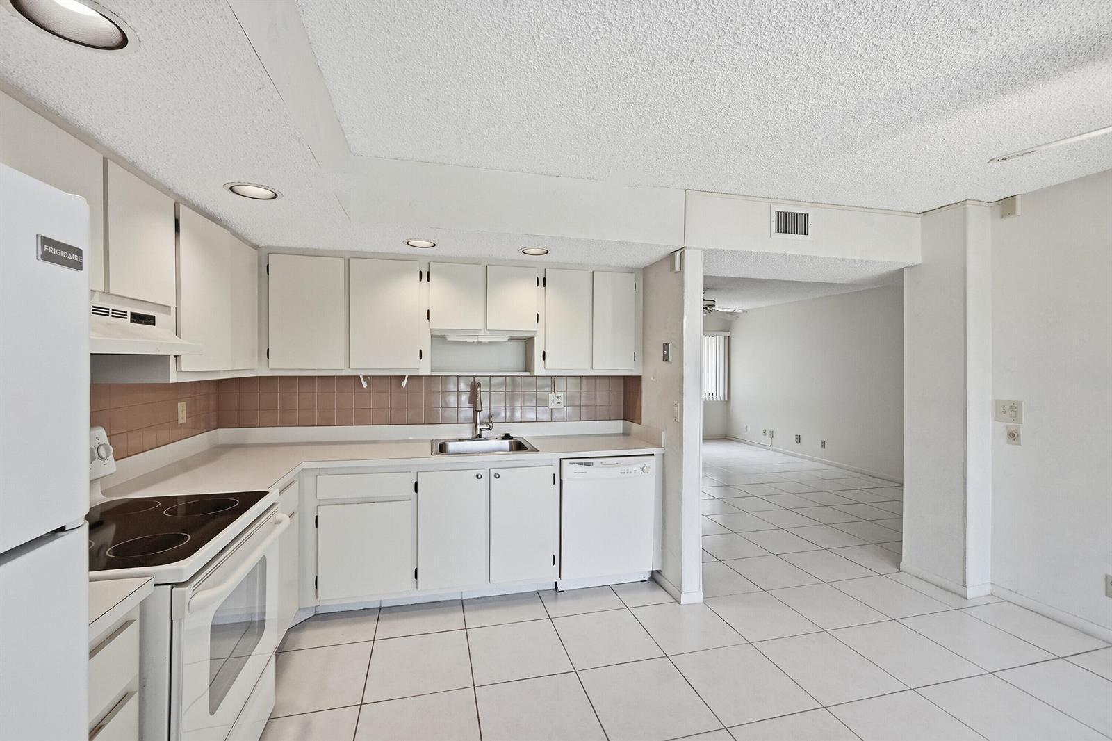 5370 Las Verdes Circle # 219, Delray Beach FL 33484 photo 4