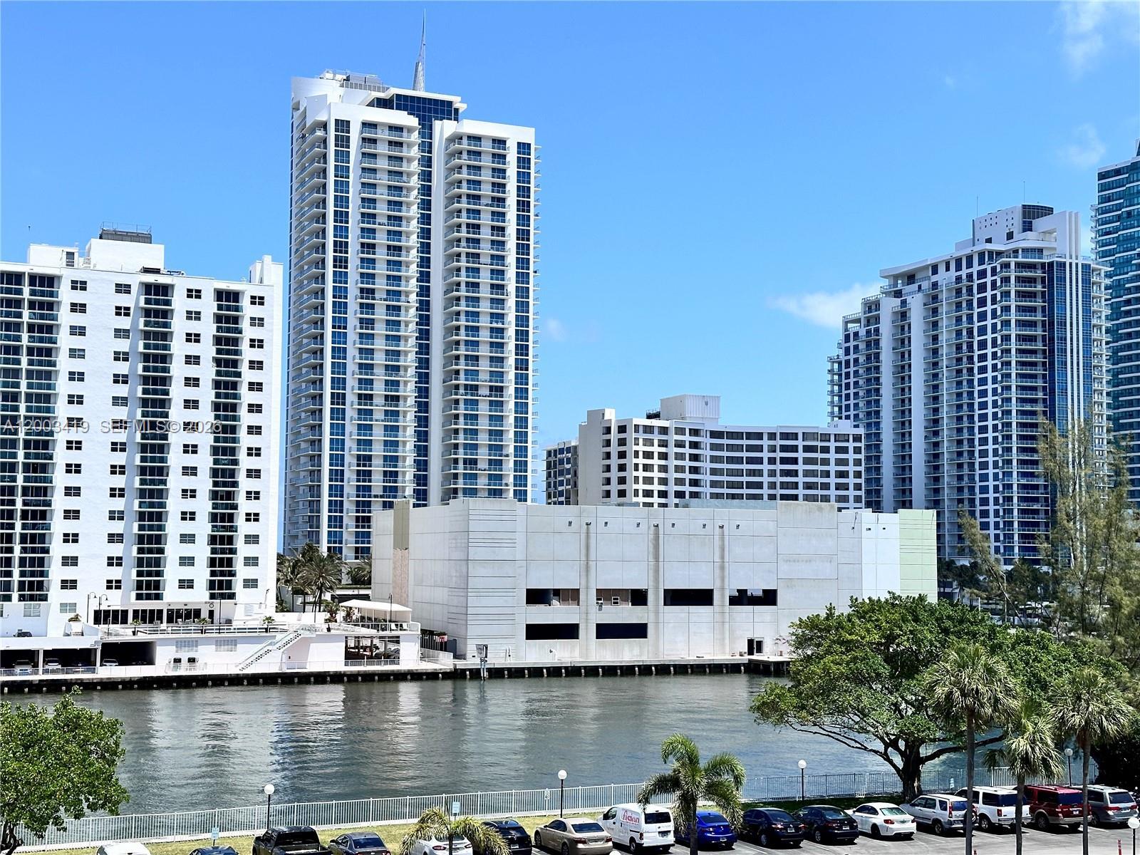 800 Parkview Dr # 522, Hallandale Beach FL 33009 photo 2