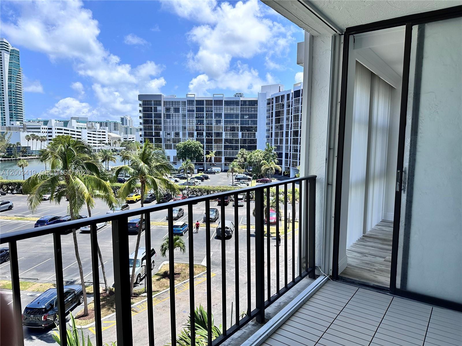 800 Parkview Dr # 522, Hallandale Beach FL 33009 photo 3
