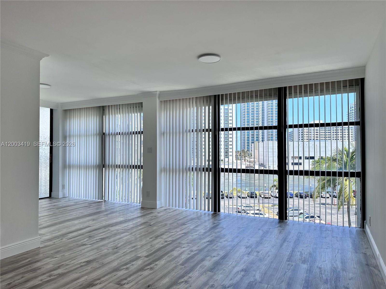 800 Parkview Dr # 522, Hallandale Beach FL 33009