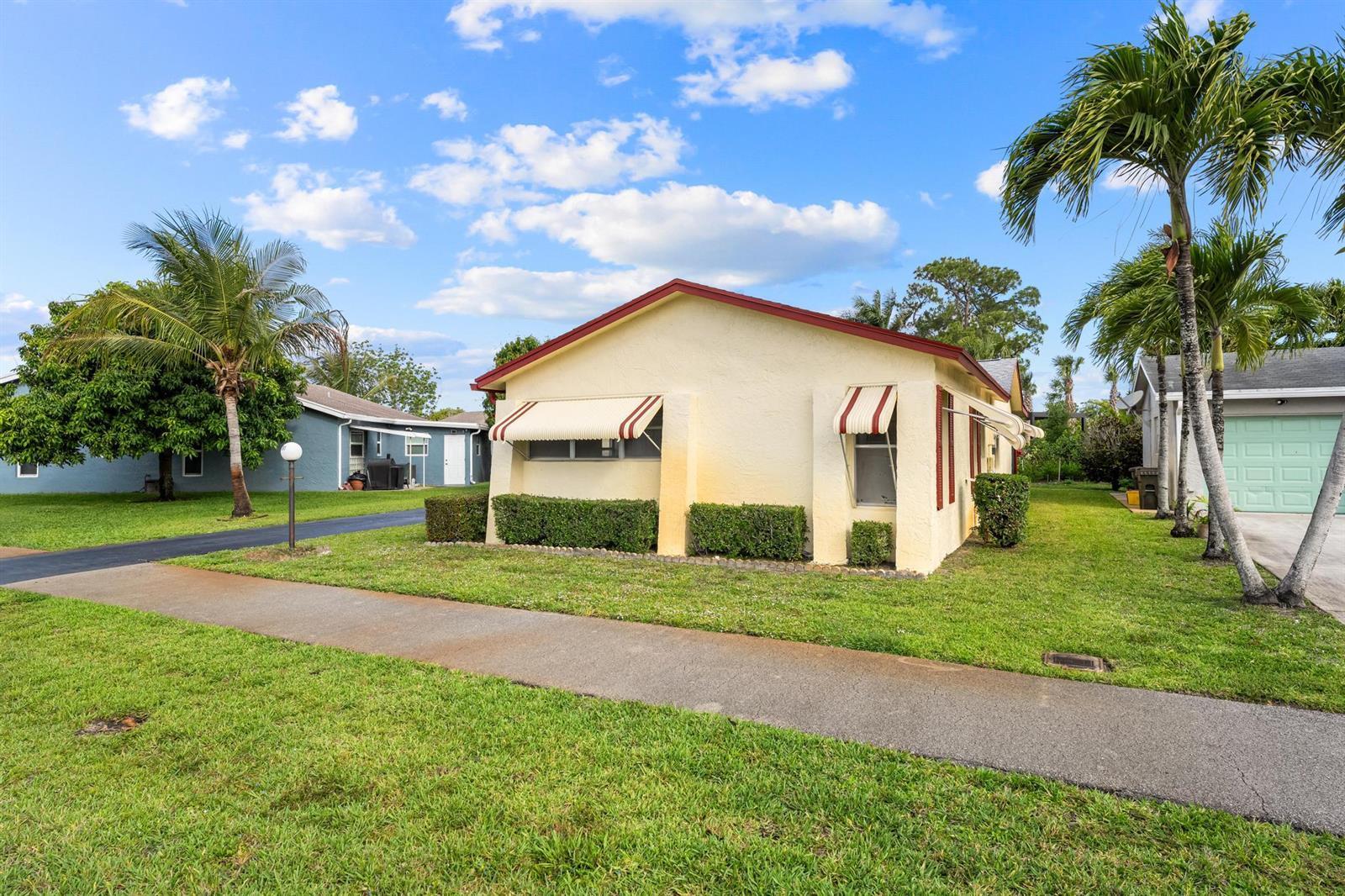 7281 N Pine Park Dr N, Lake Worth FL 33467 photo 2
