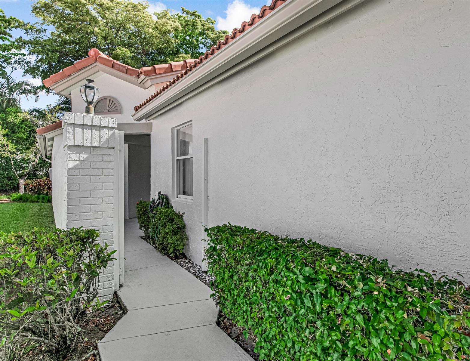 9758 Harbour Lake Circle, Boynton Beach FL 33437 photo 2