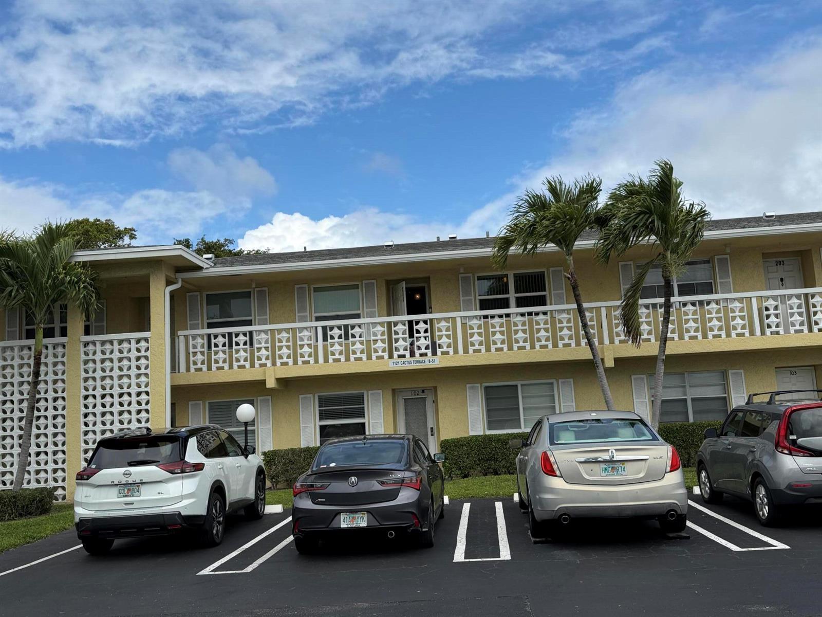 1121 Cactus Terrace # 202, Delray Beach FL 33445 photo 2