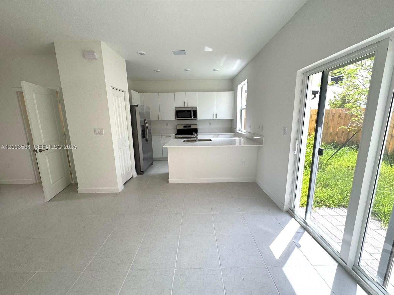 2877 SE 24 Avenue, Homestead FL 33035 photo 3