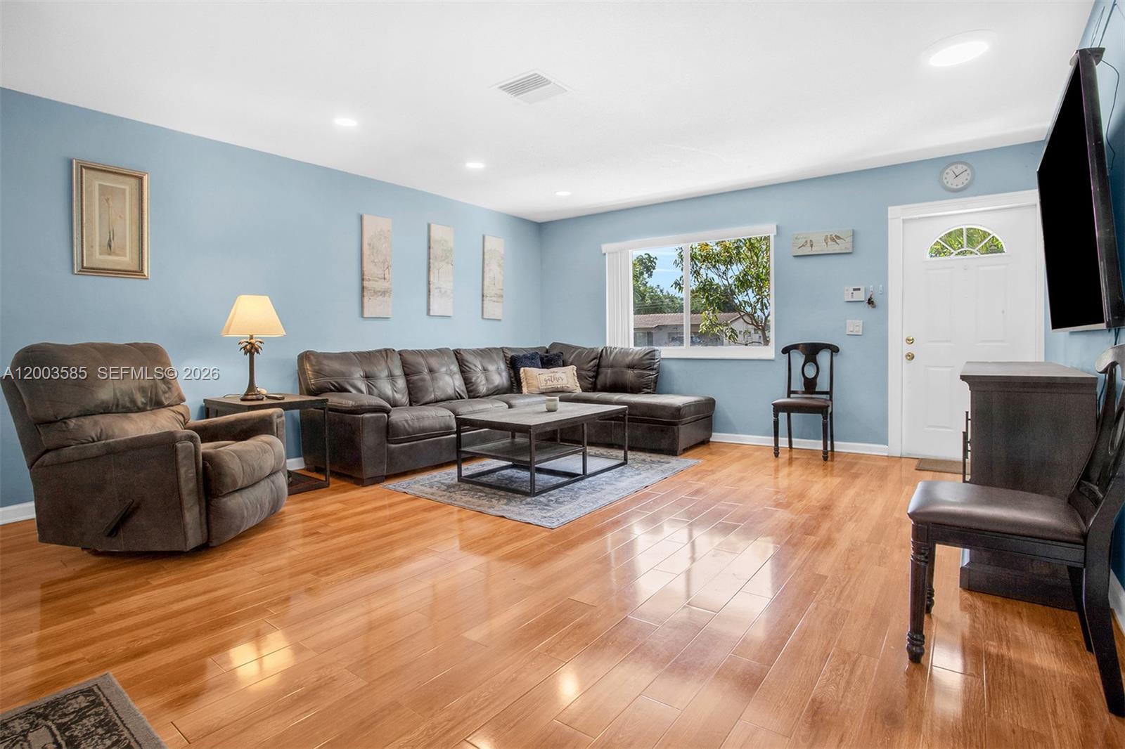 7481 NW 11th Pl, Plantation FL 33313 photo 3