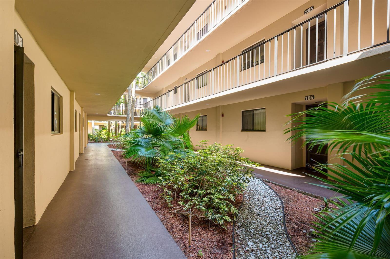5220 Las Verdes Circle # 108, Delray Beach FL 33484 photo 4
