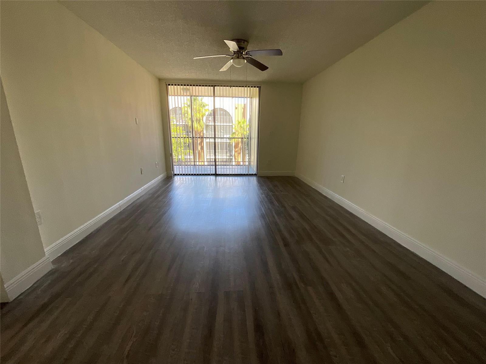 18335 NW 68 Avenue # 516, Hialeah FL 33015 photo 2