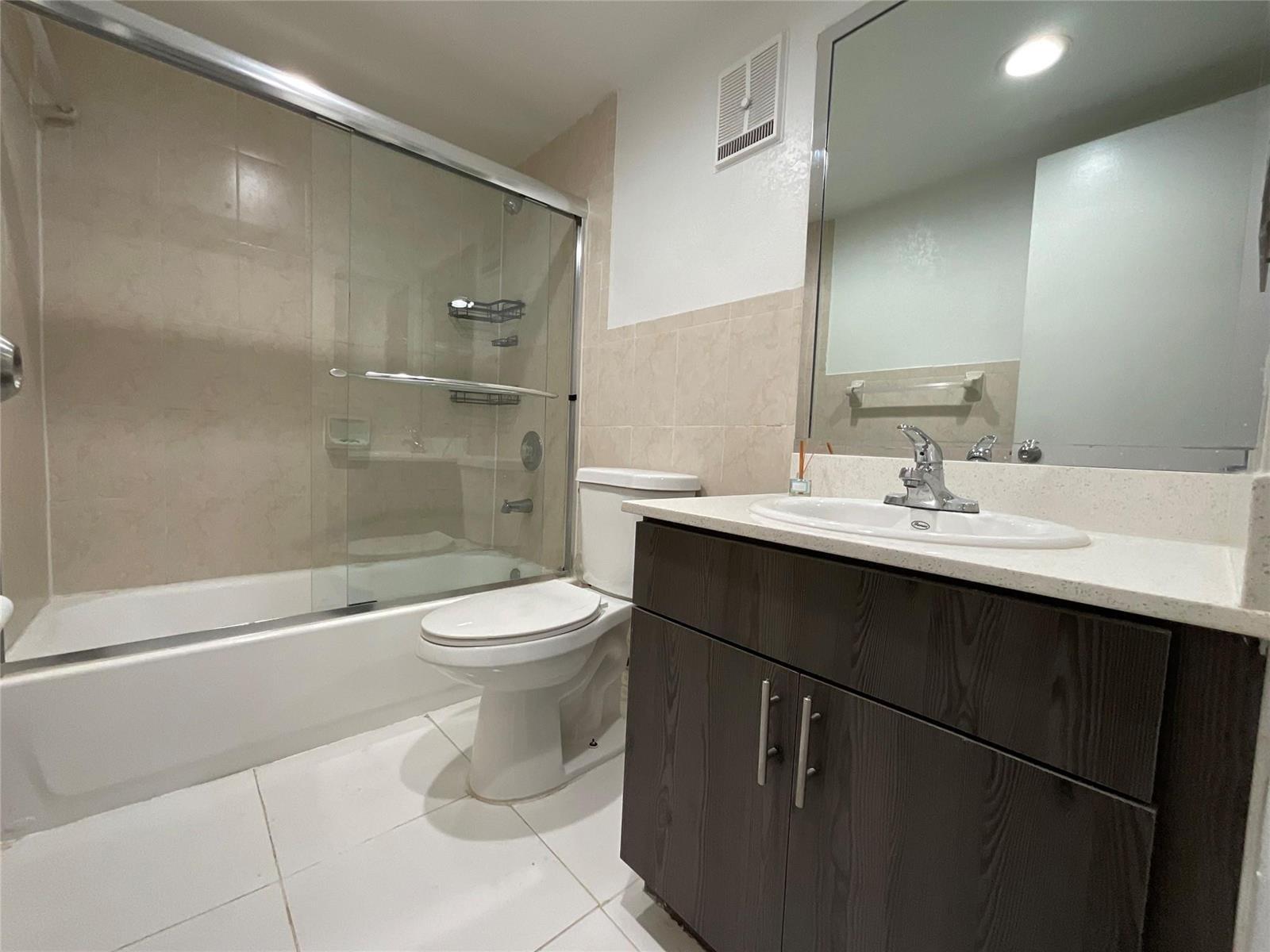 18335 NW 68 Avenue # 516, Hialeah FL 33015 photo 3