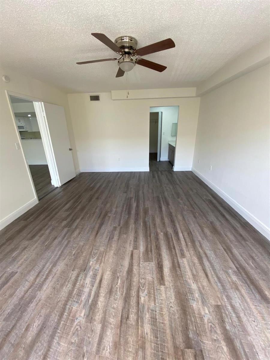 18335 NW 68 Avenue # 318, Hialeah FL 33015 photo 5