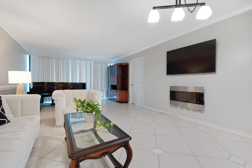 2400 Presidential Way # 1206, West Palm Beach FL 33401 photo 2