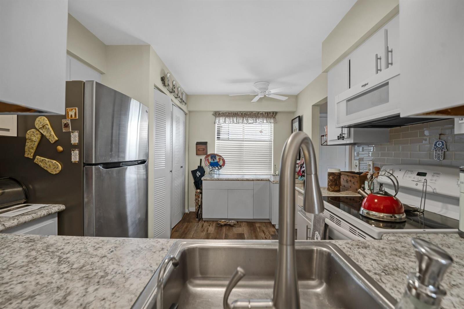 6936 Huntington Lane # 204, Delray Beach FL 33446 photo 4