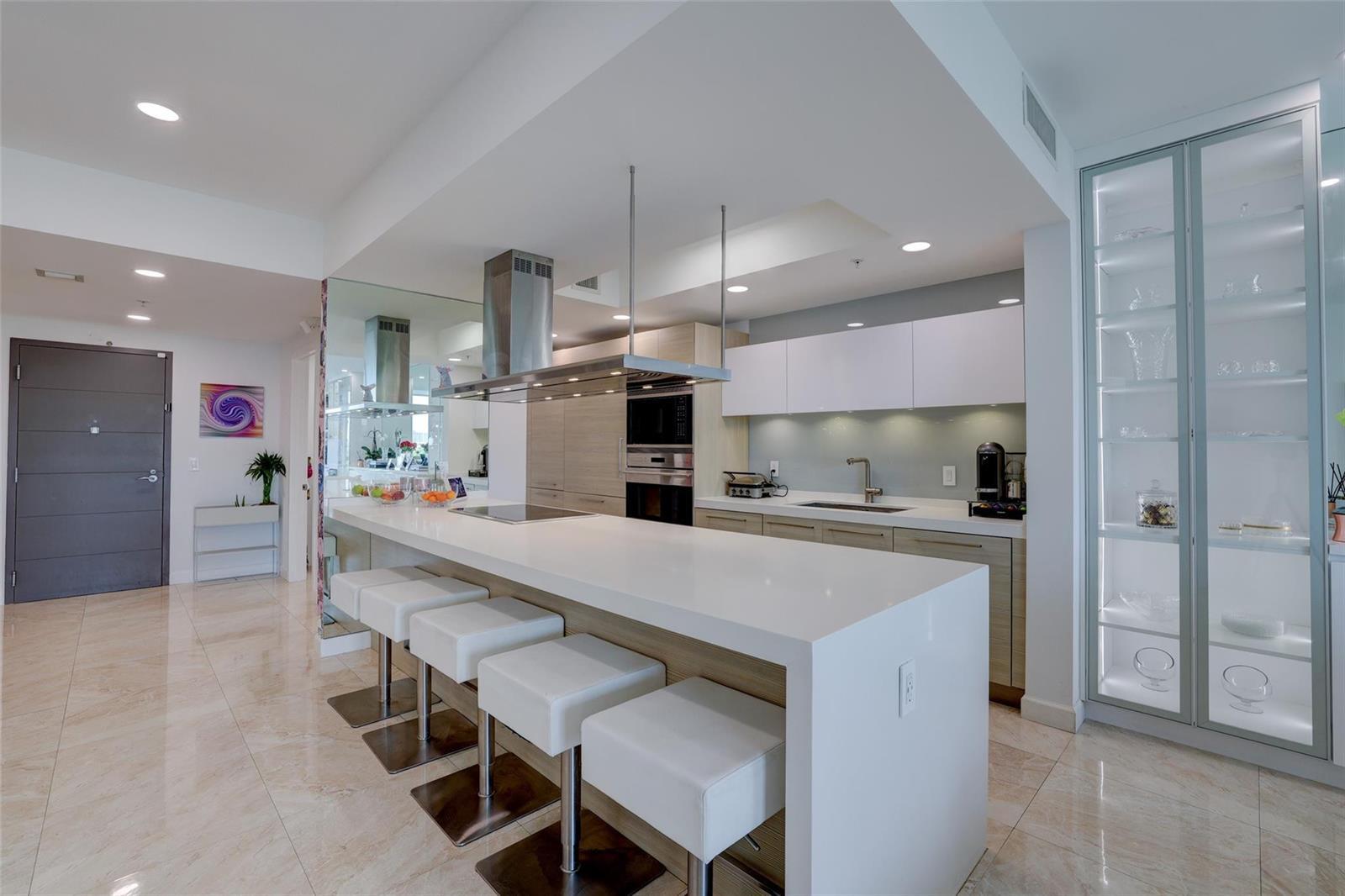 17301 Biscayne Boulevard # 406, North Miami Beach FL 33160 photo 3