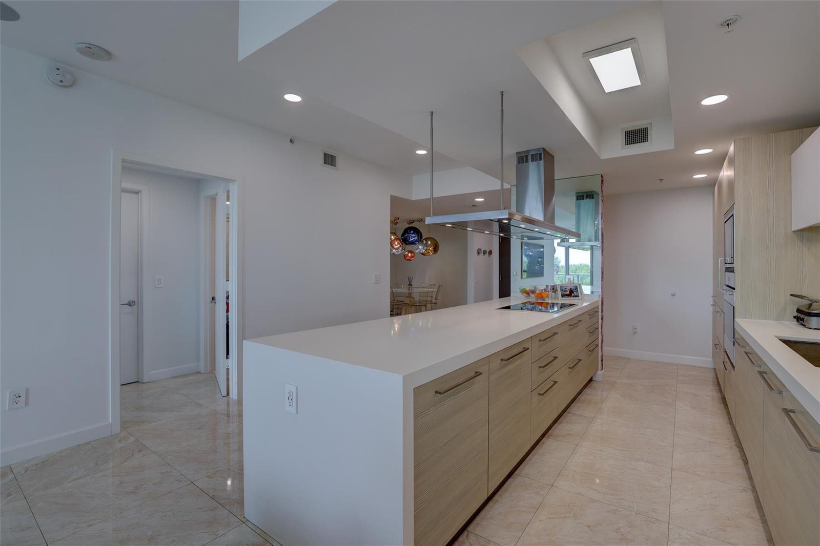 17301 Biscayne Boulevard # 406, North Miami Beach FL 33160 photo 5