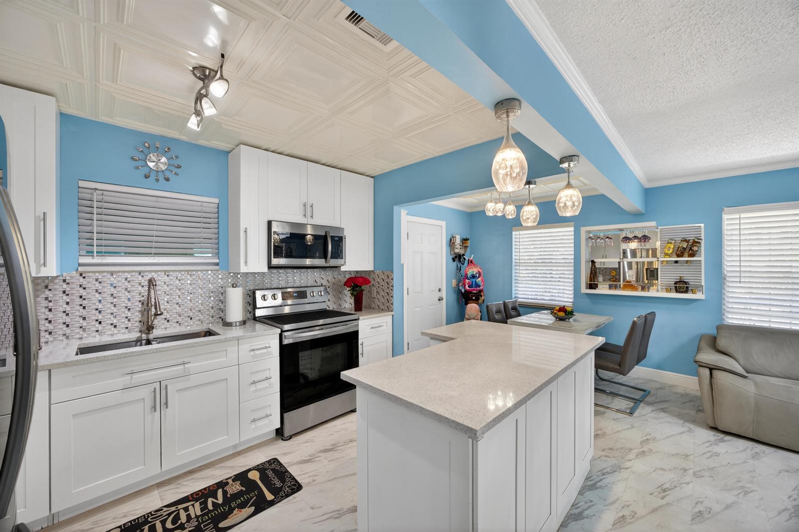 1020 Avon Road, West Palm Beach FL 33401 photo 4