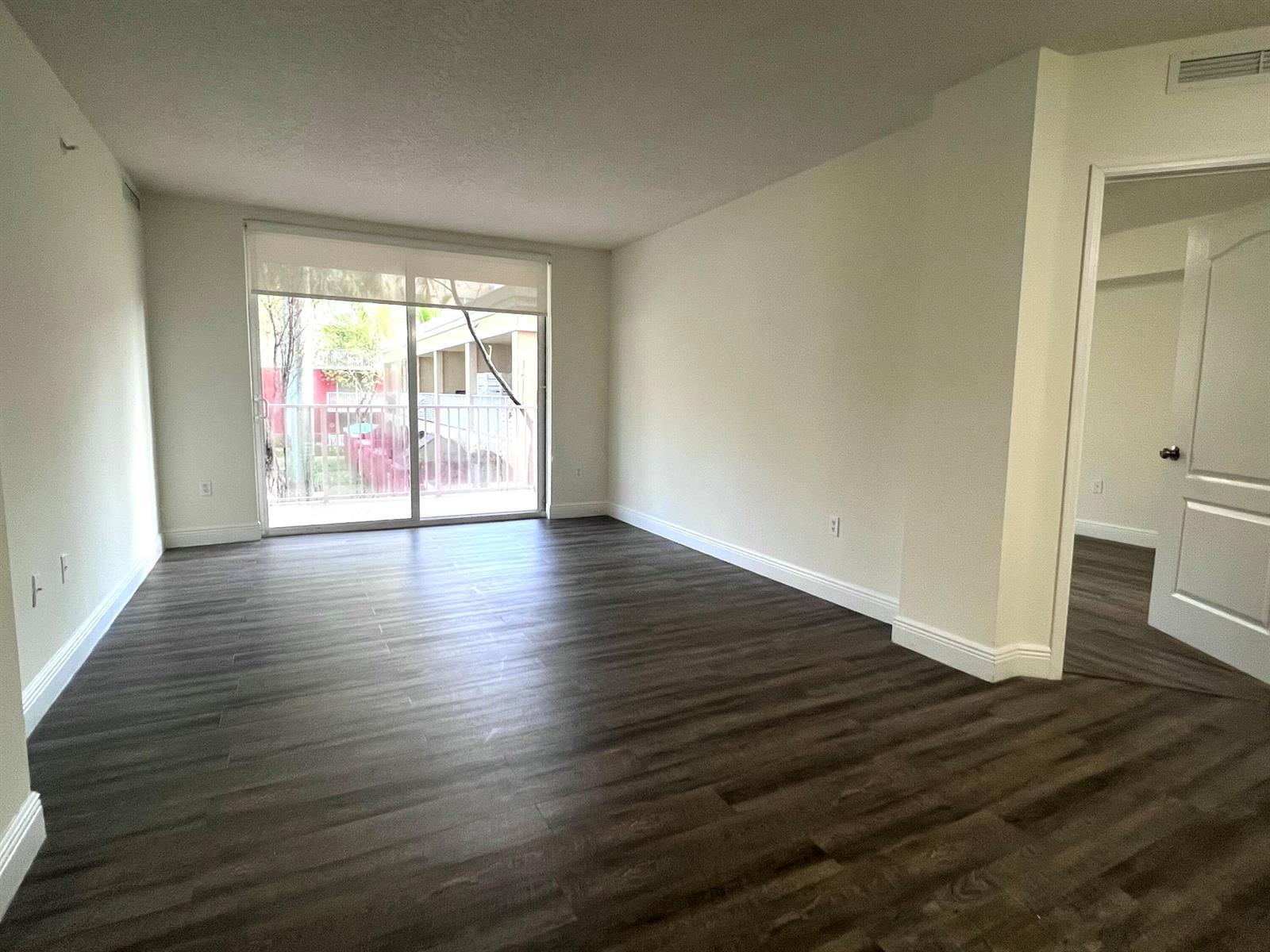18335 NW 68 Avenue # 406, Hialeah FL 33015 photo 3