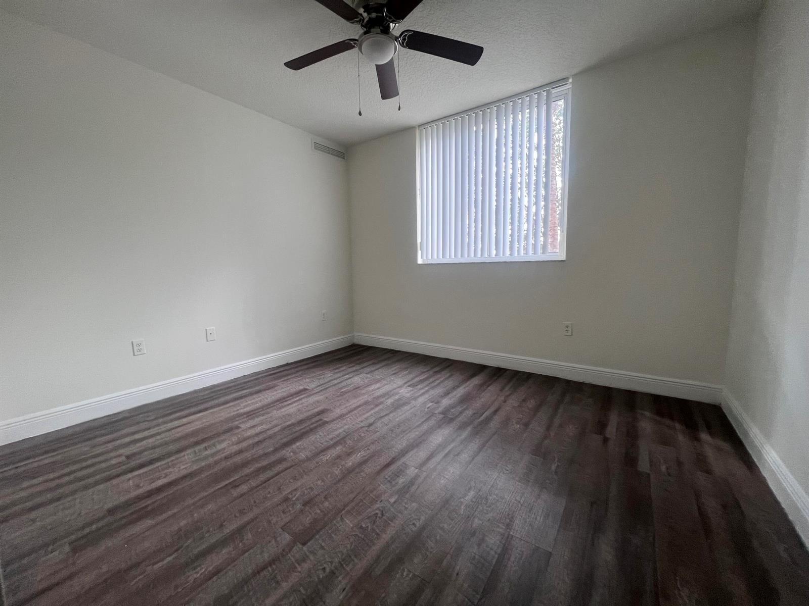 18335 NW 68 Avenue # 406, Hialeah FL 33015 photo 4