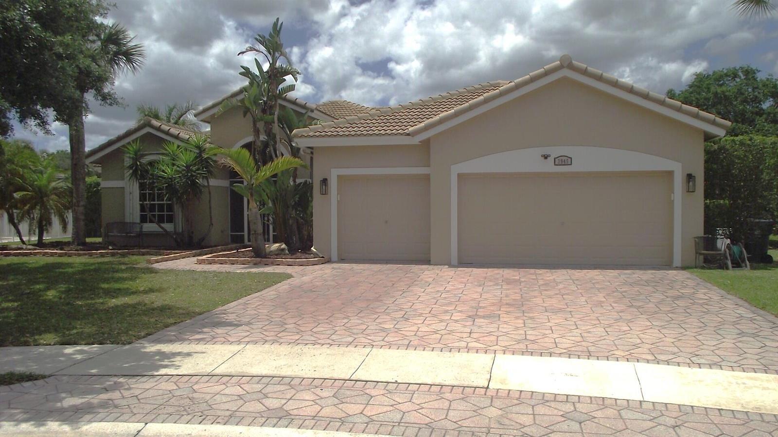 3945 Diamond Chip Court, Wellington FL 33414 photo 2
