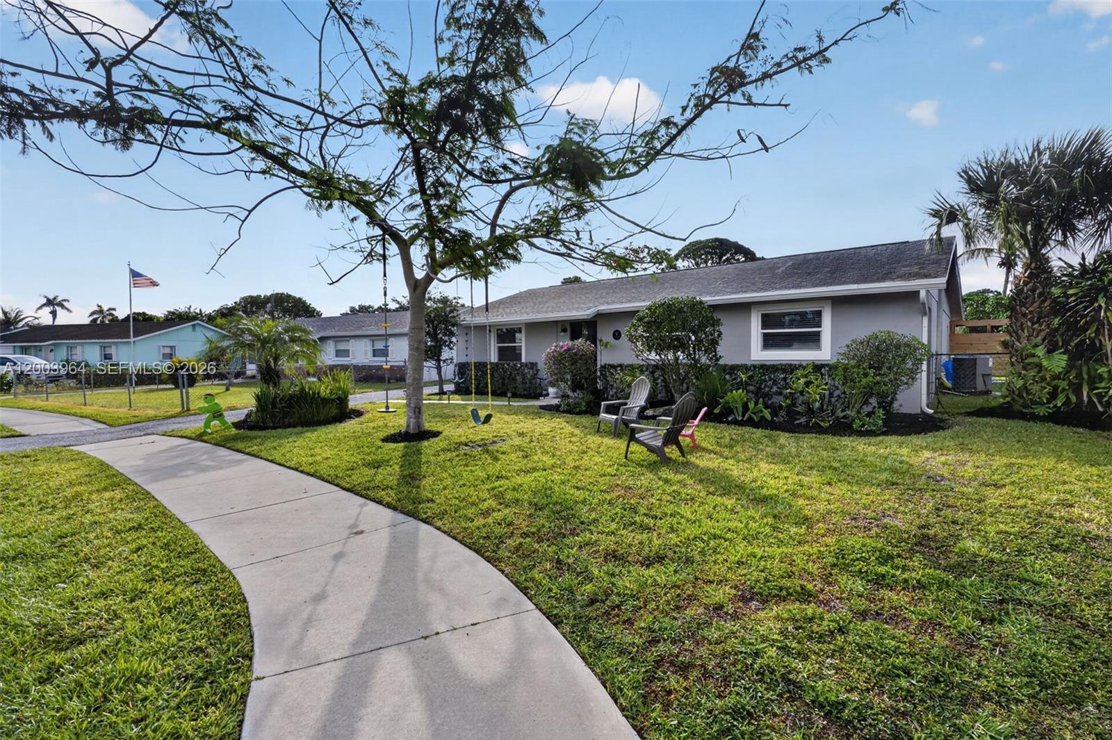 219 E Whitney Dr, Jupiter FL 33458