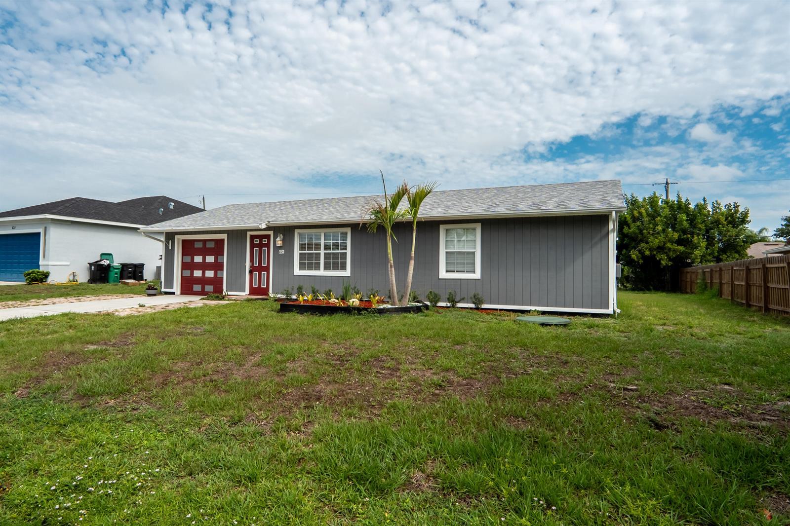 825 SW Canary Terrace, Port St. Lucie FL 34953 photo 2