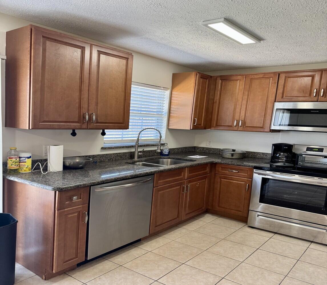 825 SW Canary Terrace, Port St. Lucie FL 34953 photo 5