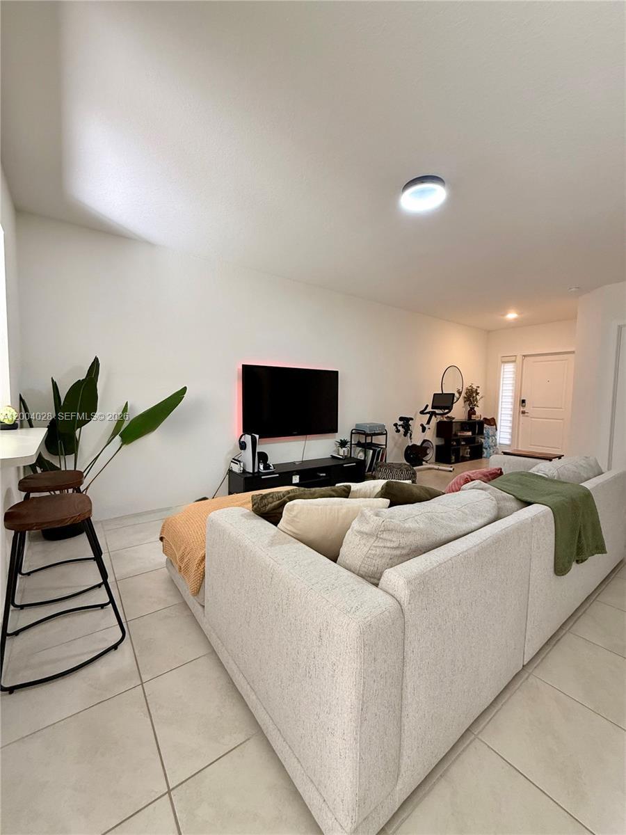 487 NE 5th St, Florida City FL 33034 photo 3