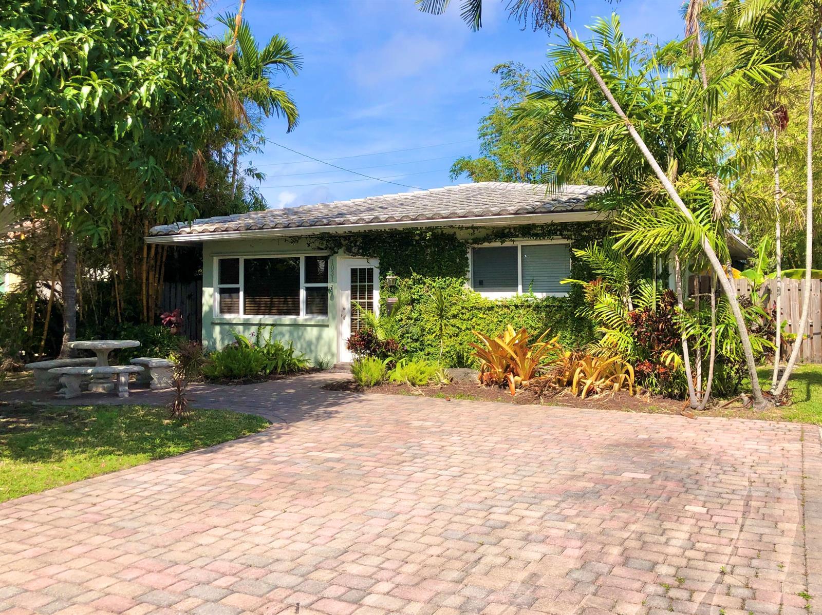 1031 Lincoln Street, Hollywood FL 33019 photo 3