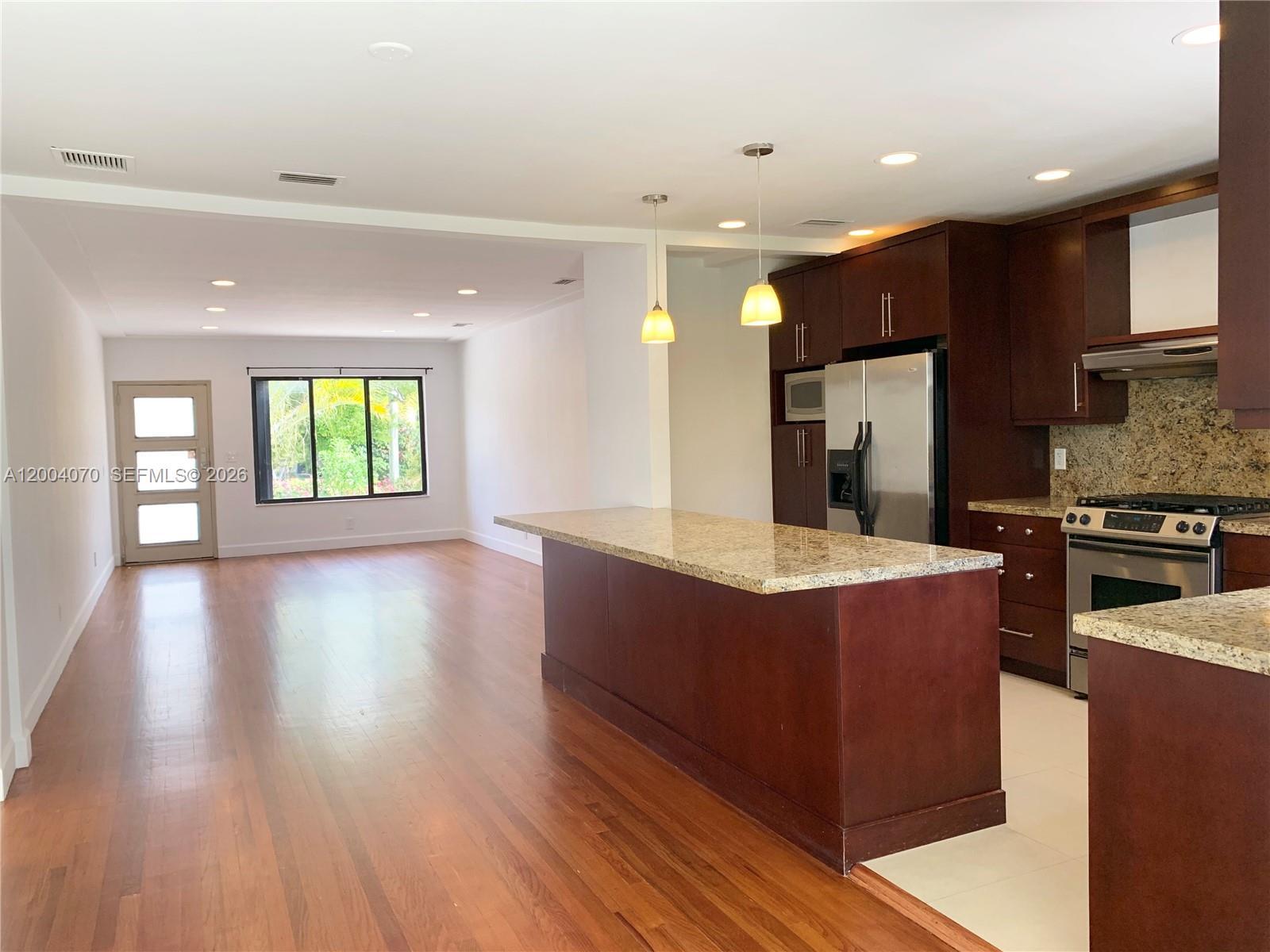 7750 Noremac Ave, Miami Beach FL 33141 photo 4