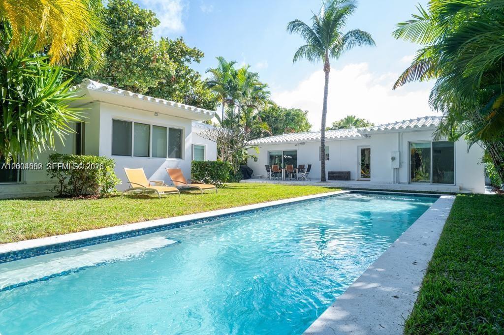 1123 Bay Dr, Miami Beach FL 33141