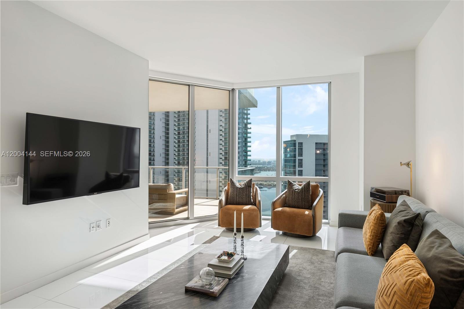 851 NE 1st Ave # 4405, Miami FL 33132 photo 3