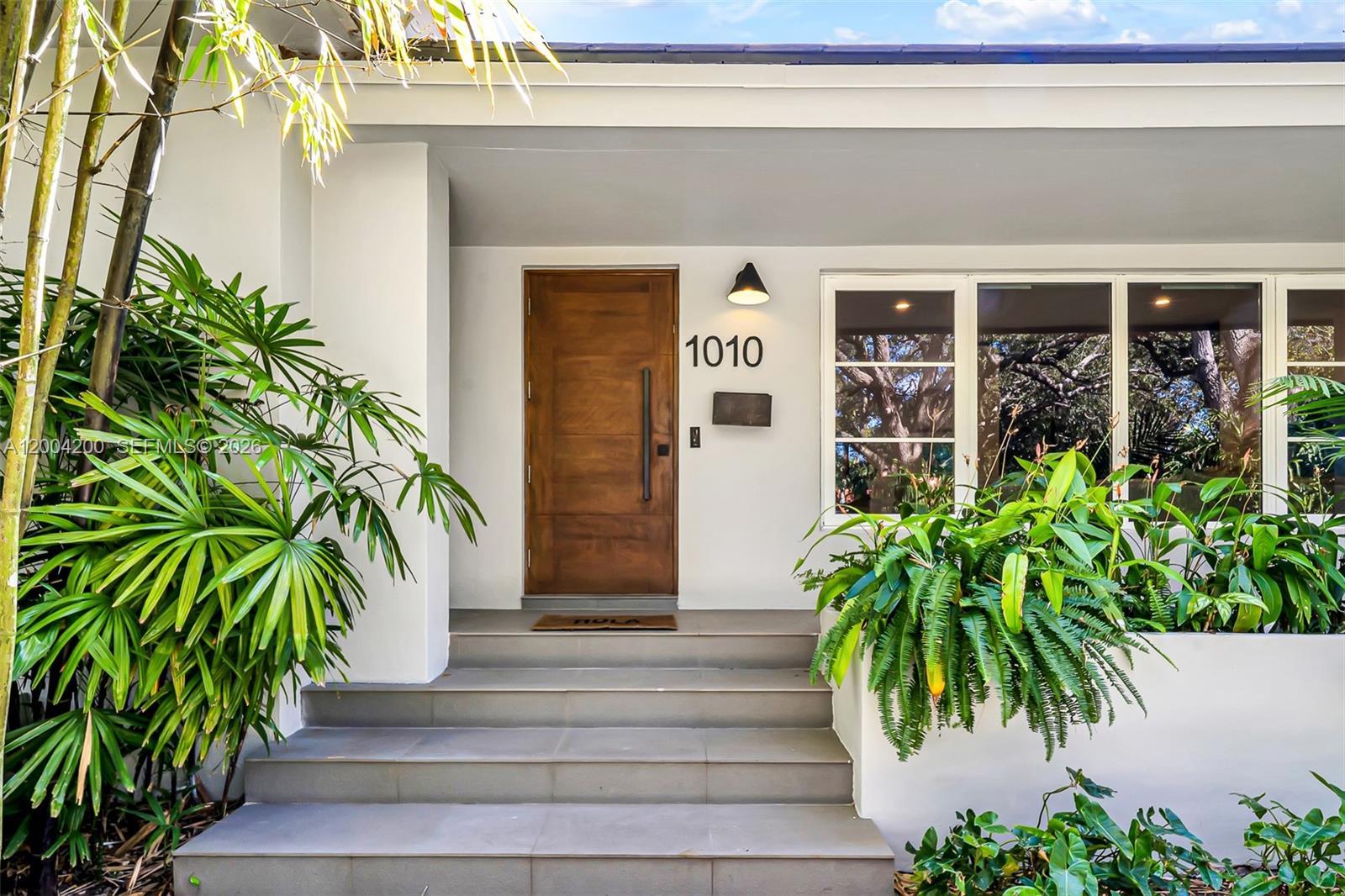 1010 Placetas Ave, Coral Gables FL 33146 photo 2