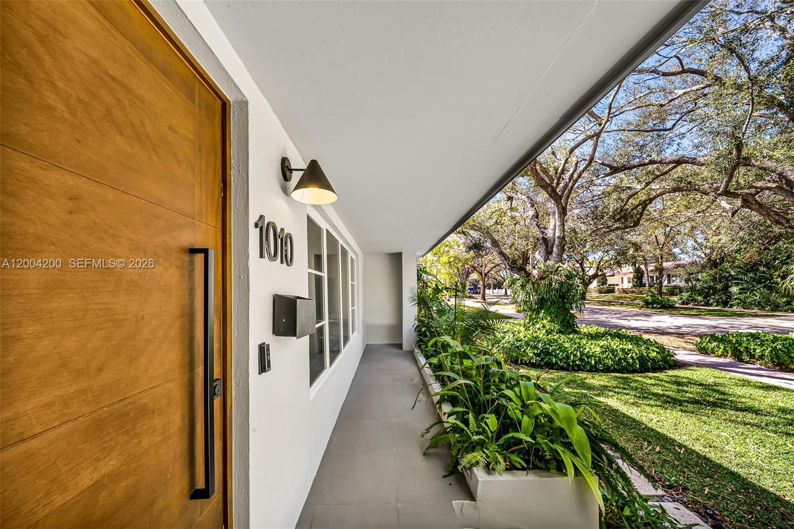 1010 Placetas Ave, Coral Gables FL 33146 photo 3