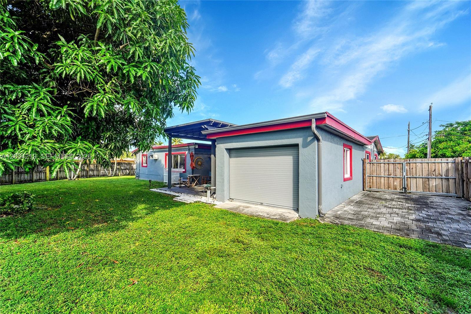 8370 NW 185th St, Hialeah FL 33015 photo 2