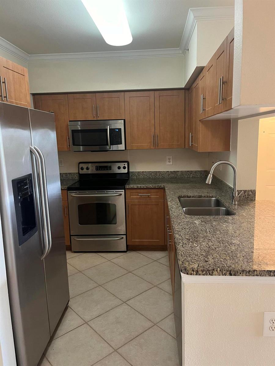 6533 Emerald Dunes Drive # 301, West Palm Beach FL 33411 photo 2