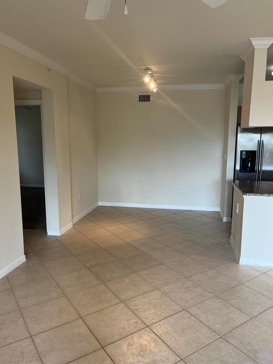 6533 Emerald Dunes Drive # 301, West Palm Beach FL 33411 photo 4