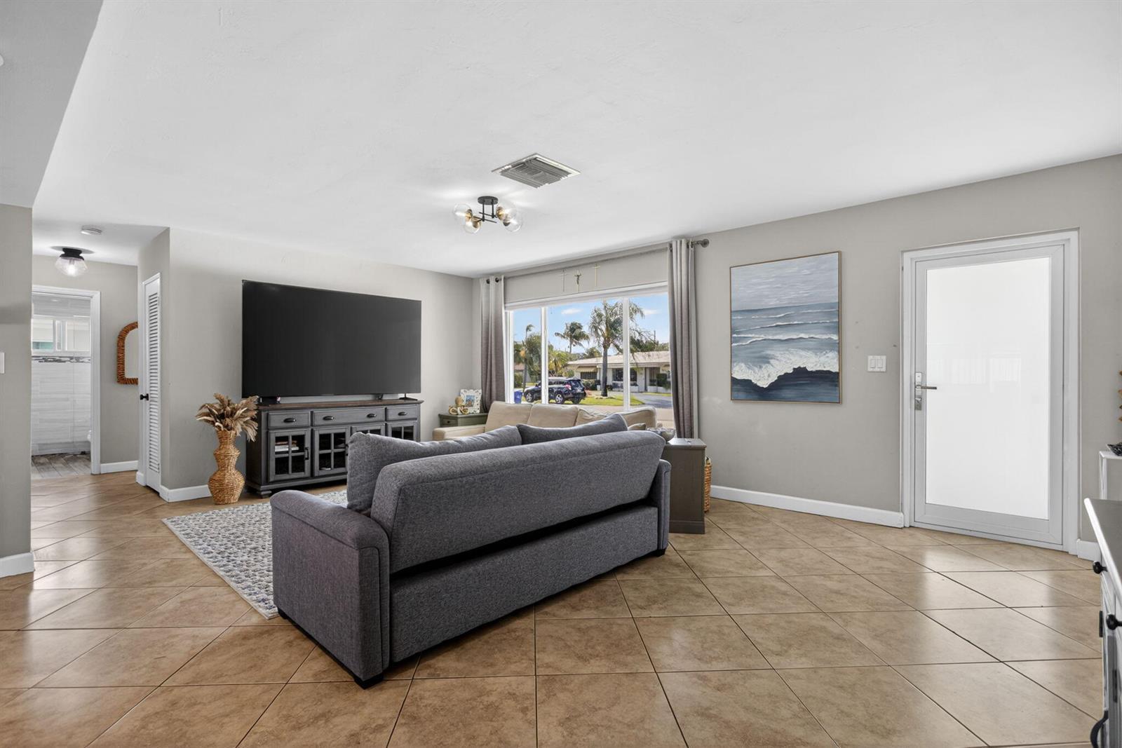 571 SE 14th Street, Pompano Beach FL 33060 photo 4