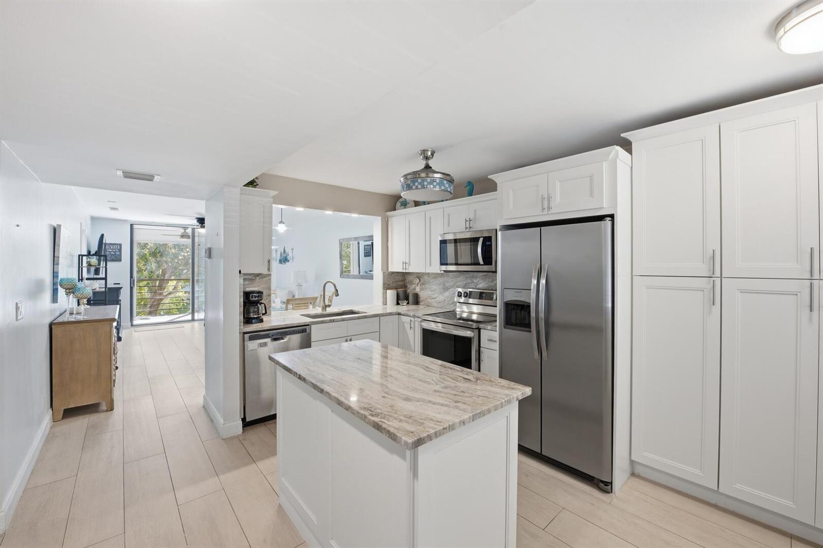 3138 Via Poinciana # 306, Lake Worth FL 33467 photo 3