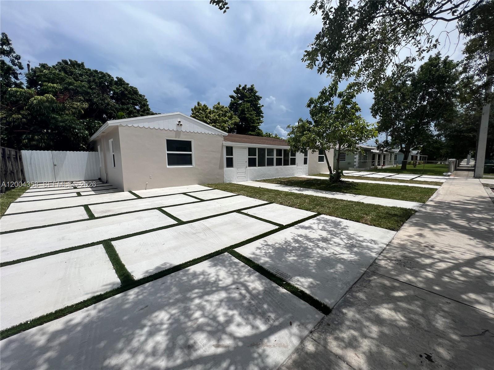 27 NE 5th Ave, Hialeah FL 33010