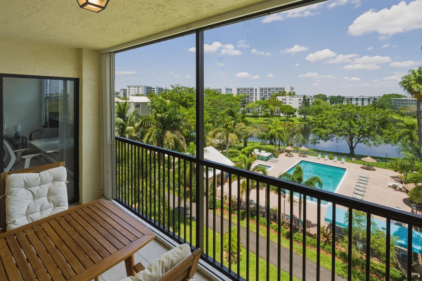 2205 S Cypress Bend Drive # 604, Pompano Beach FL 33069