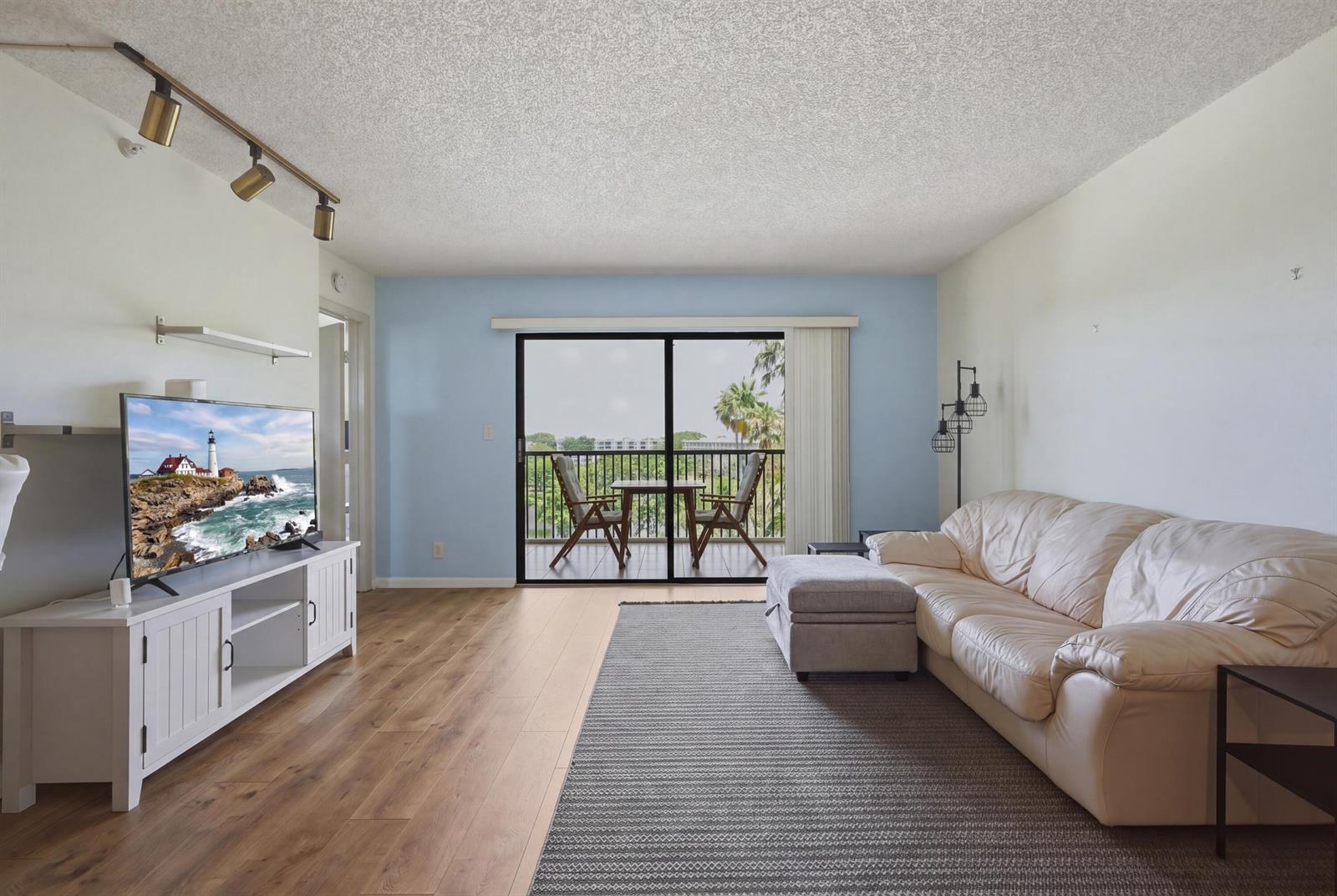 2205 S Cypress Bend Drive # 604, Pompano Beach FL 33069 photo 4
